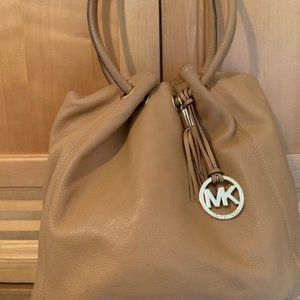 MICHAEL KORS TAN LEATHER SHOULDER BAG
